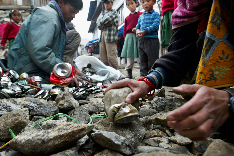 Illustration for article titled Nepal Will Force Each Everest Climber To Collect 18 Pounds of Trash